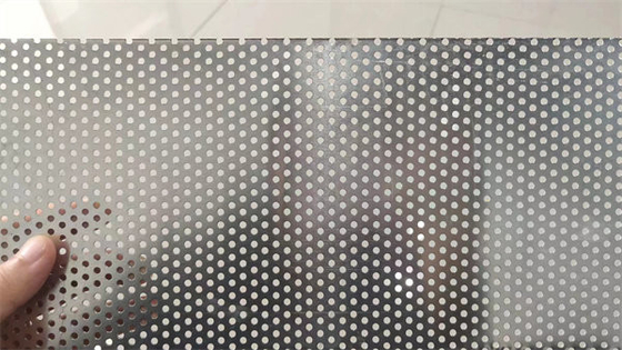 0.8mm perforiertes Aluminiumblatt AA1060, AA1100, AA3003 Schwarzweiss